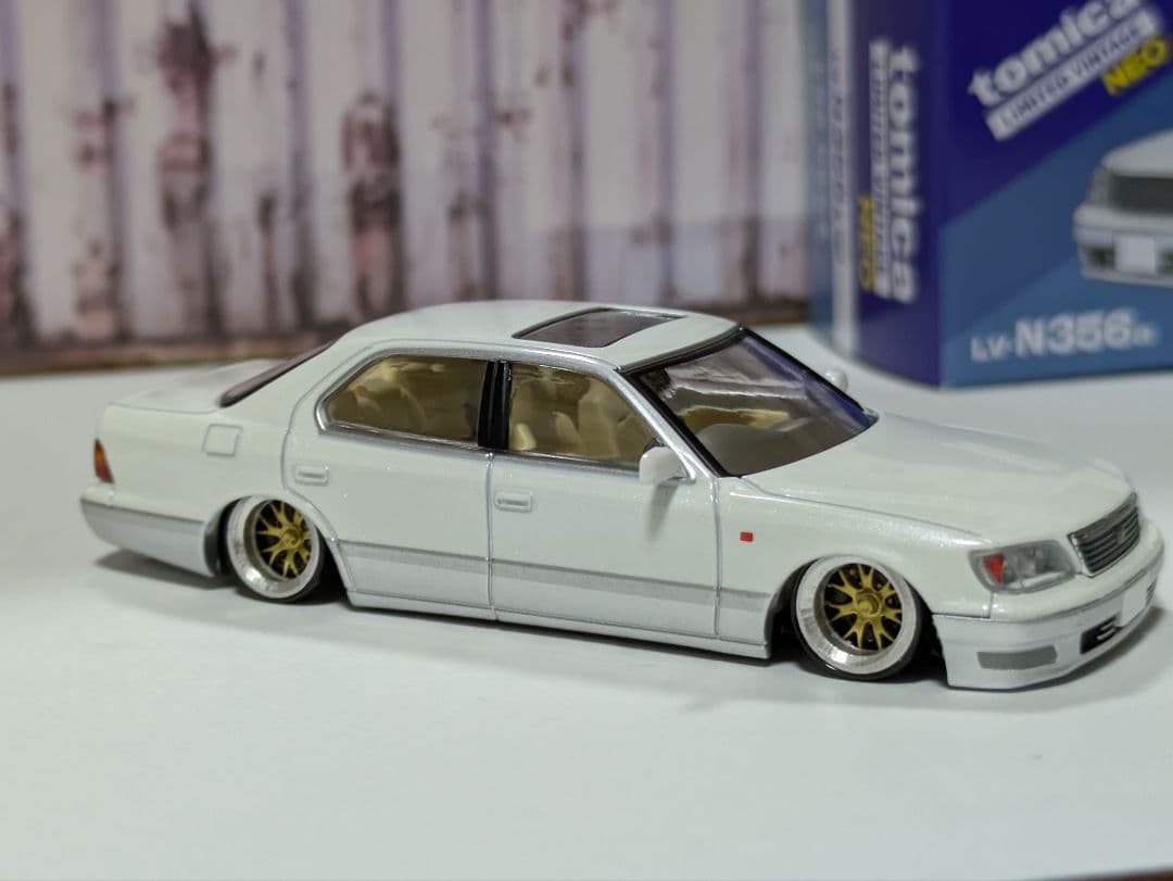 ★トミカリミテッド　トヨタ　セルシオ改深リム、ローダウン