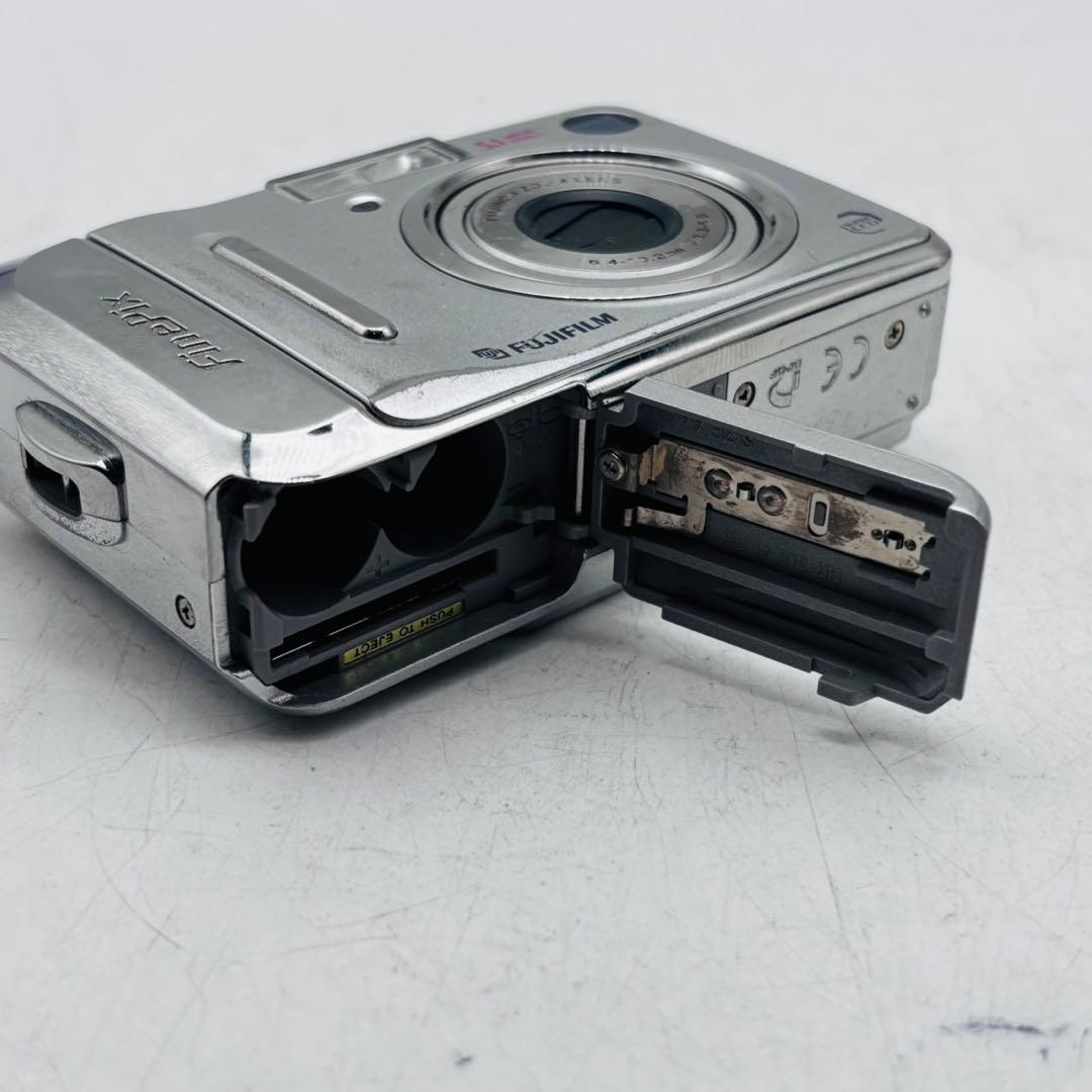 【動作確認済み】FUJIFILM FinePix A500 単三電池②