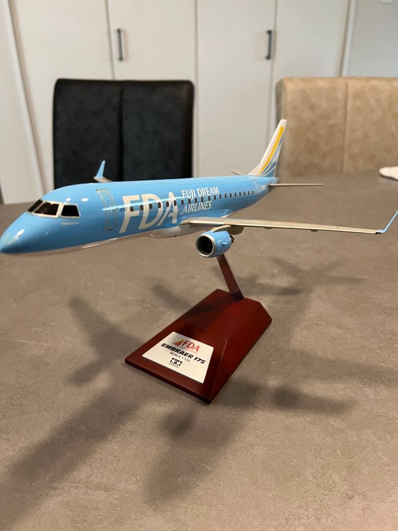 航空機・ヘリコプター Tamiya FDA Embraer 175 1/100