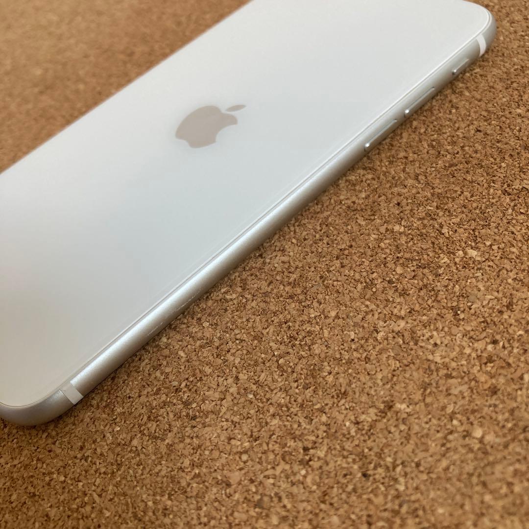 4156【早い者勝ち】美品☆電池新品☆iPhoneSE2 64GB SIMフリー