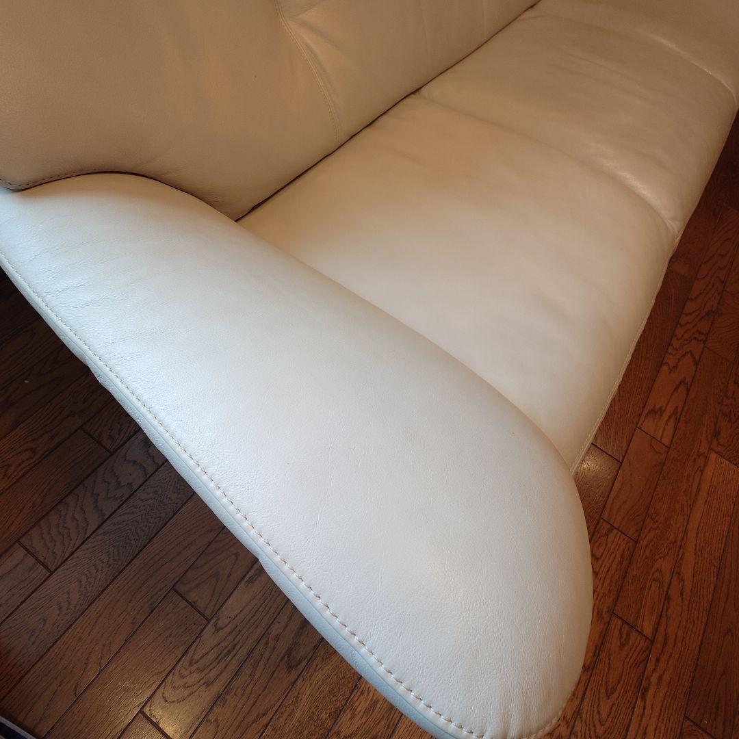 カリモク　本革　レザー　クリーム色レザー3人掛けソファ