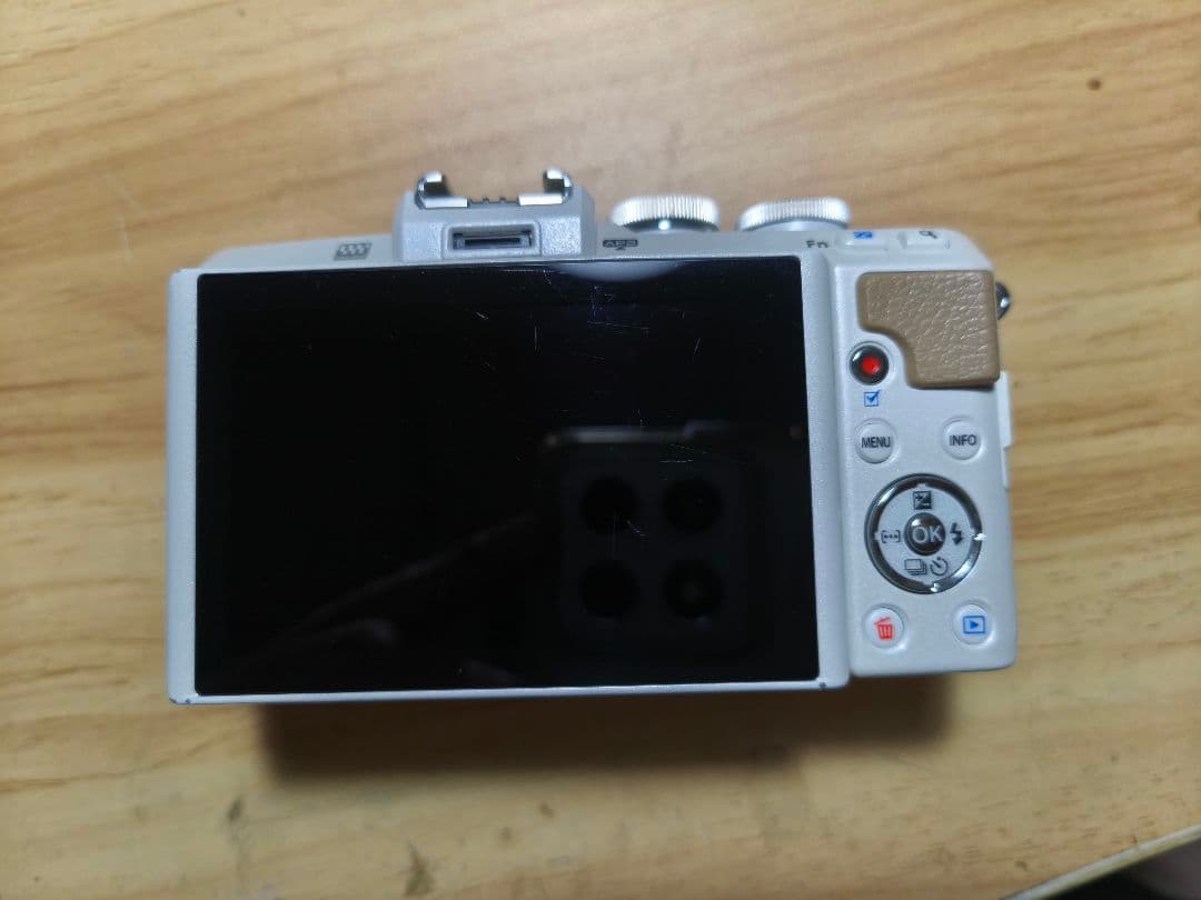 OLYMPUS PEN E-PL7 ホワイト / シャッター約6000回