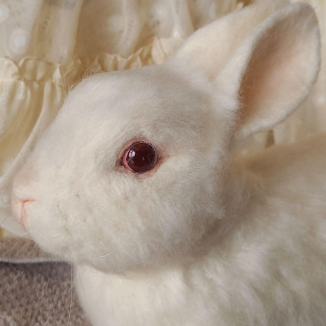 白うさぎ レッドアイ アルビノ 羊毛フェルト ハンドメイド 置物 兎 リアル