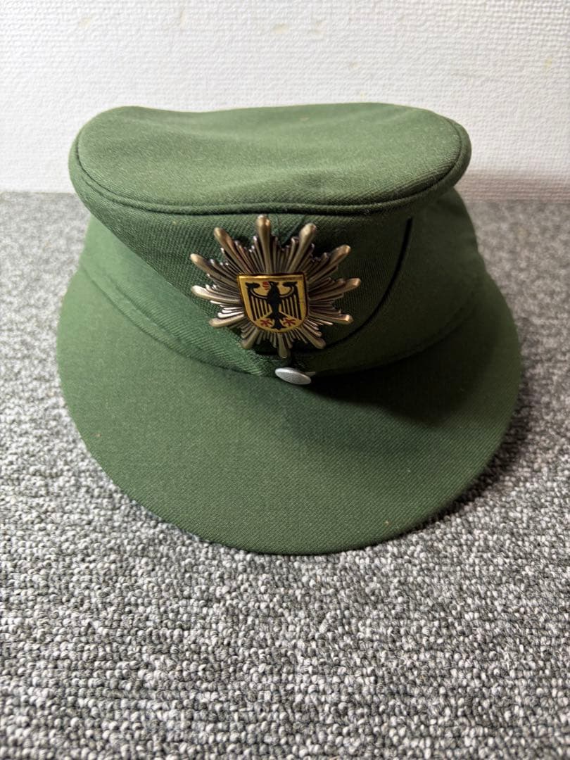 緑色軍帽 金属製バッジ付き