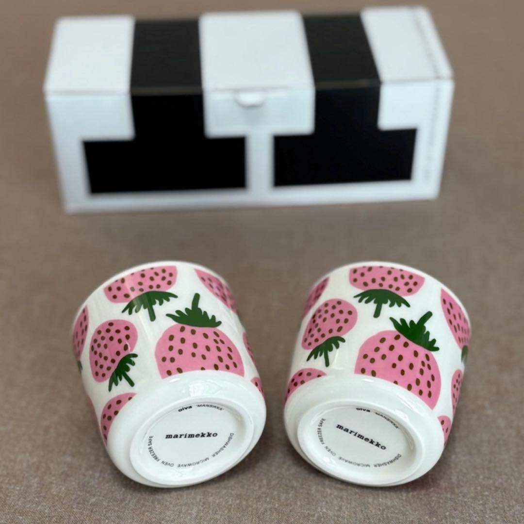 マリメッコ 【marimekko】ラテマグ　マンシッカ　いちご柄　ストロベリー