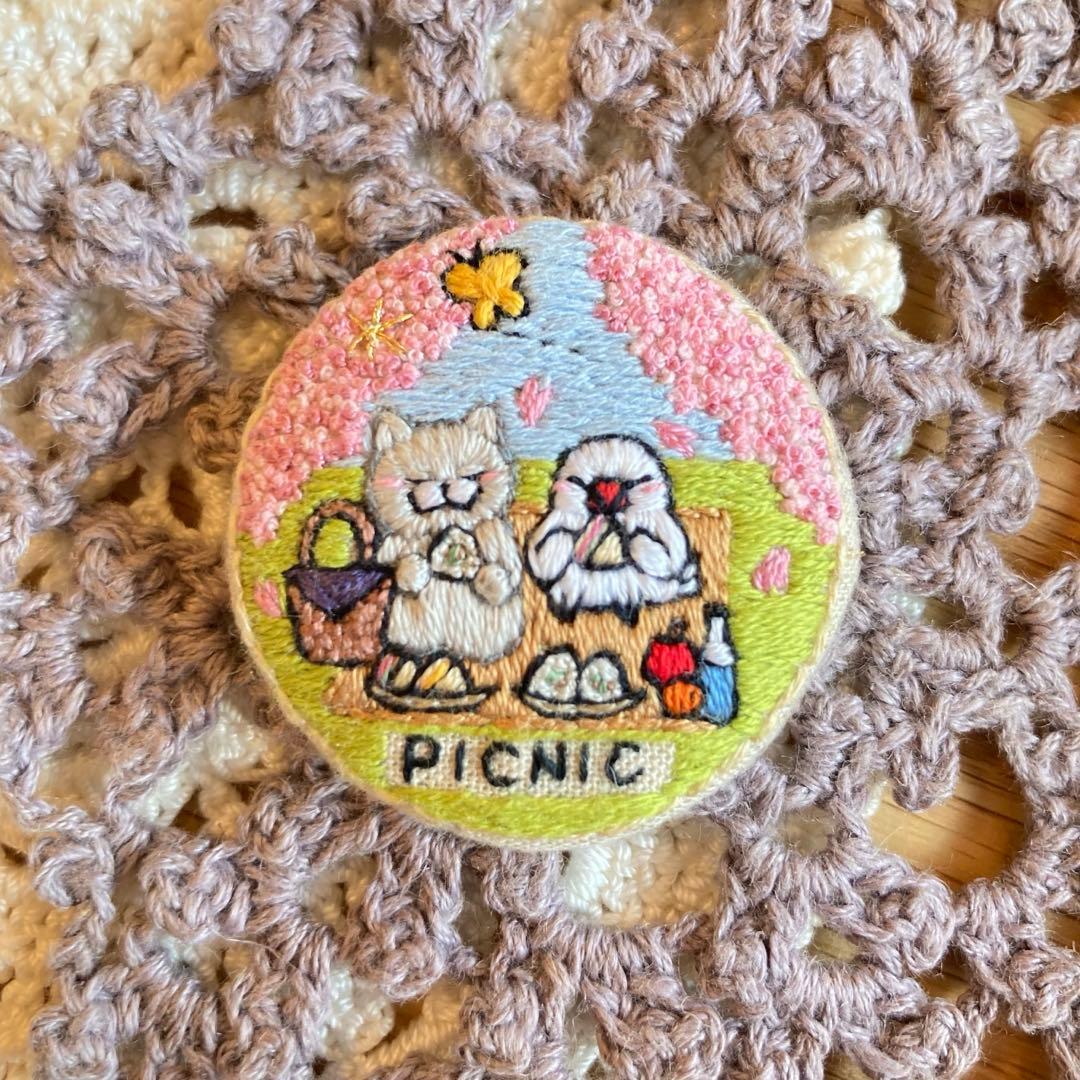 ★新作★ ハンドメイド　刺繍ブローチ　フラワーシャワー