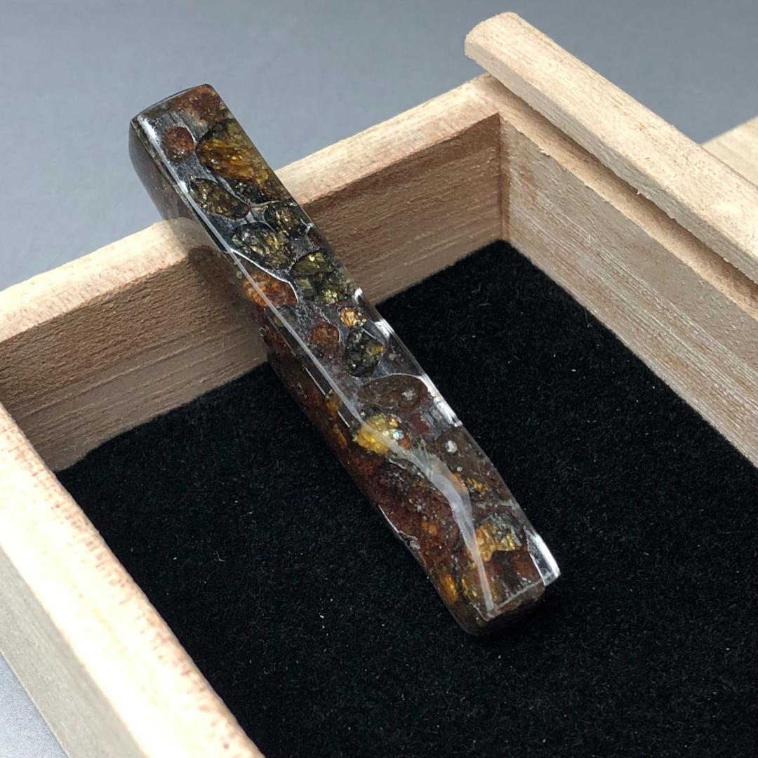 パラサイト隕石 隕石　石鉄隕石　セリコ隕石 美品　重さ約15ｇ　共箱