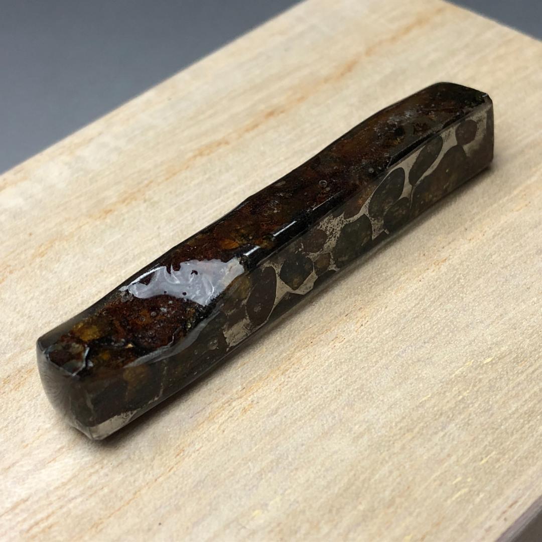 パラサイト隕石 隕石　石鉄隕石　セリコ隕石 美品　重さ約15ｇ　共箱