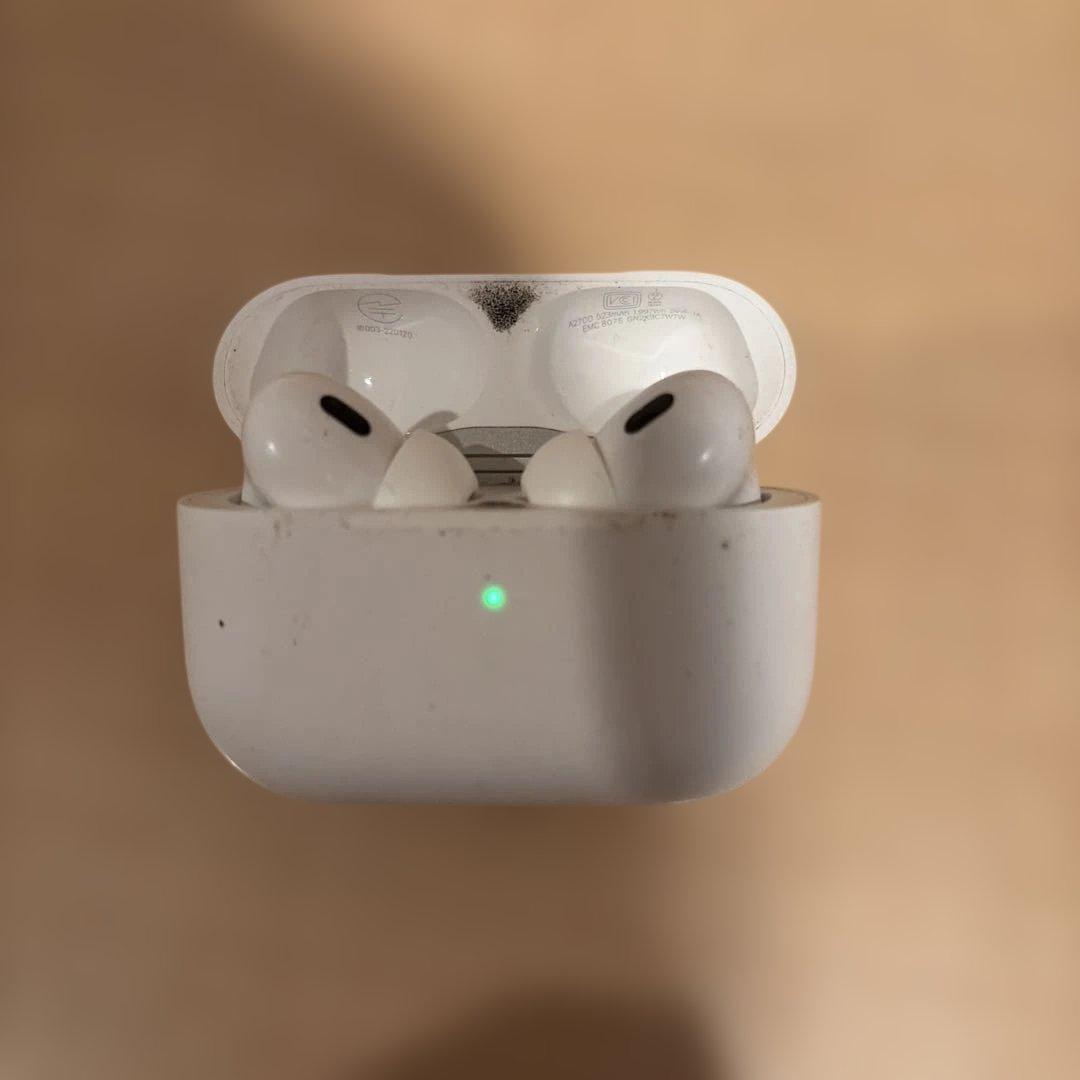 AirPodsプロ2本物です値下げ可