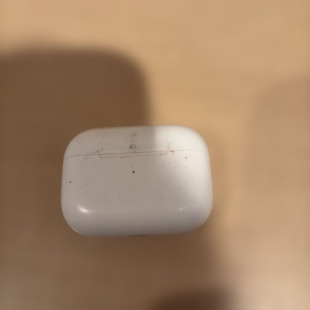 AirPodsプロ2本物です値下げ可