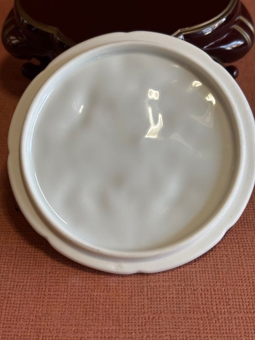 江戸期柿右衛門白磁陽刻麒麟鳳凰文合子