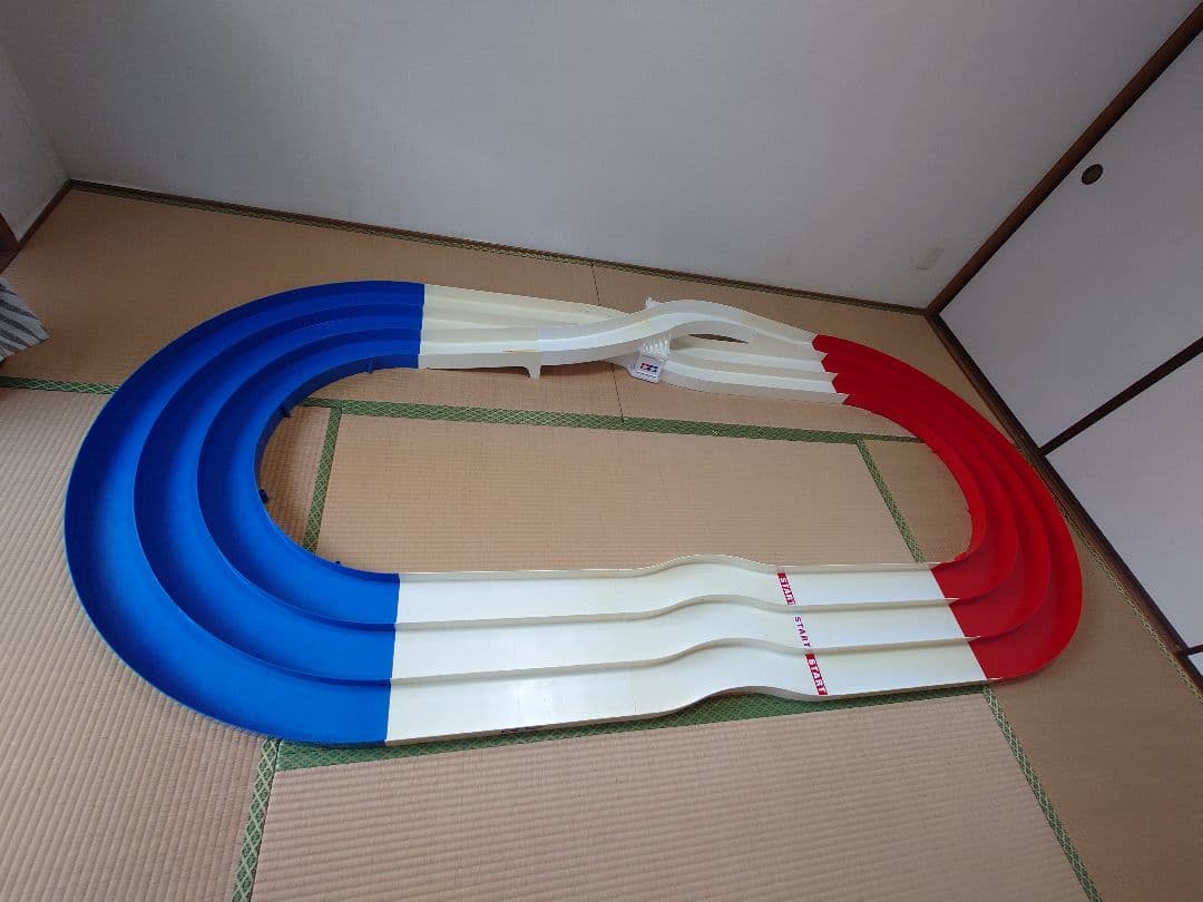 ミニ四駆コースとパーツセット