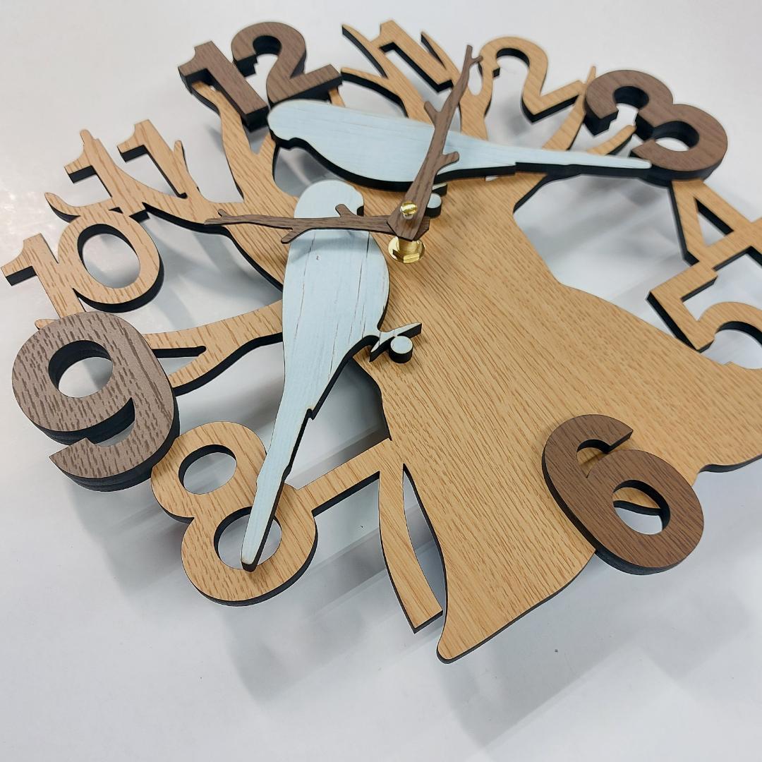 名入れ・文字入れ　木とインコ　デザイン壁掛け静音時計　セキセイインコ二羽　水色