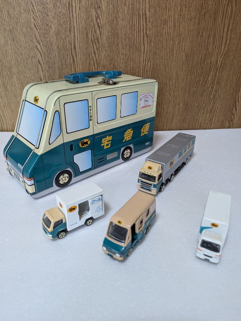 ヤマト運輸　ミニカ―セット　ブリキの缶ケース