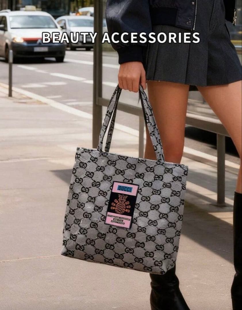 GUCCIロゴキャンバストートバッグ ノベル ティー