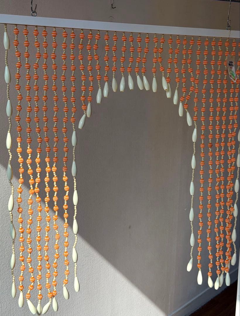 レトロポップ　ビーズカーテン　ビーズのれん　珠のれん　オレンジ　昭和レトロ