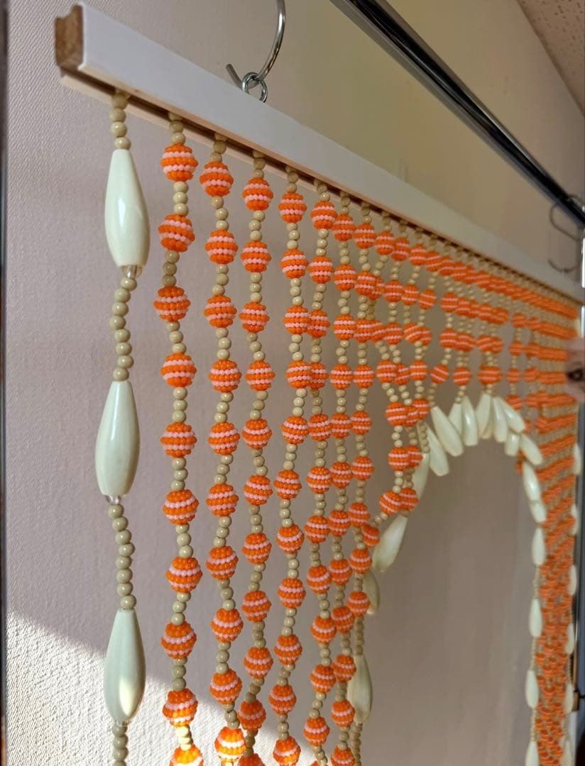 レトロポップ　ビーズカーテン　ビーズのれん　珠のれん　オレンジ　昭和レトロ
