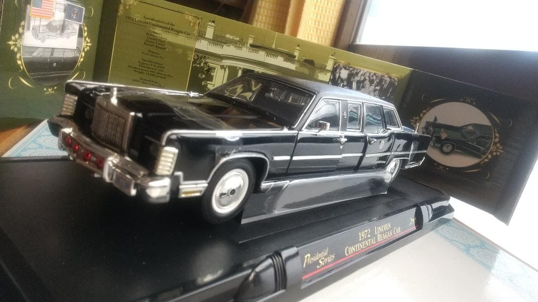 ミニカー 1972 Lincoln Continental Reagan Car 1:24