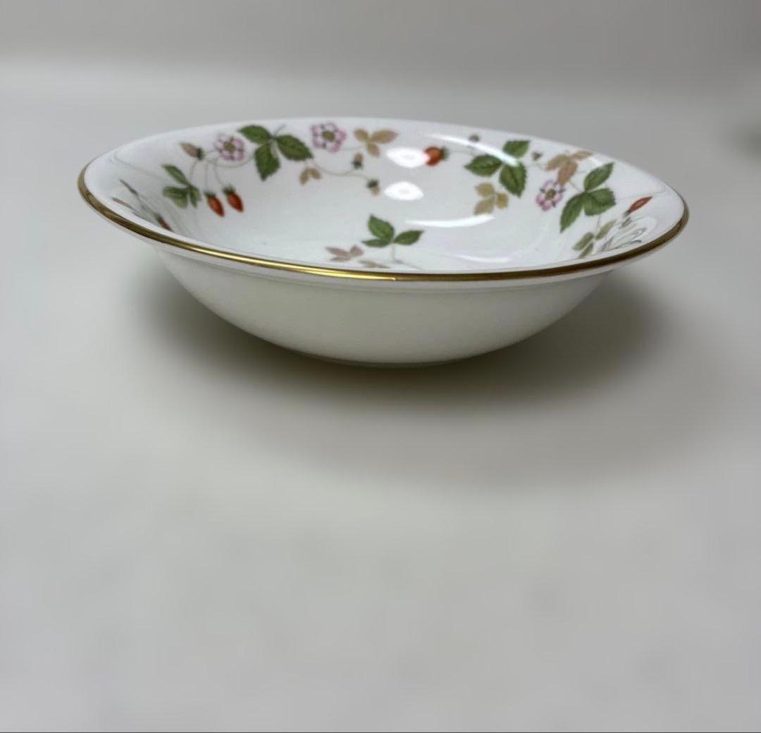 【美品】ウェッジウッド　ワイルドストロベリー　サラダソーサー　黒壺4枚