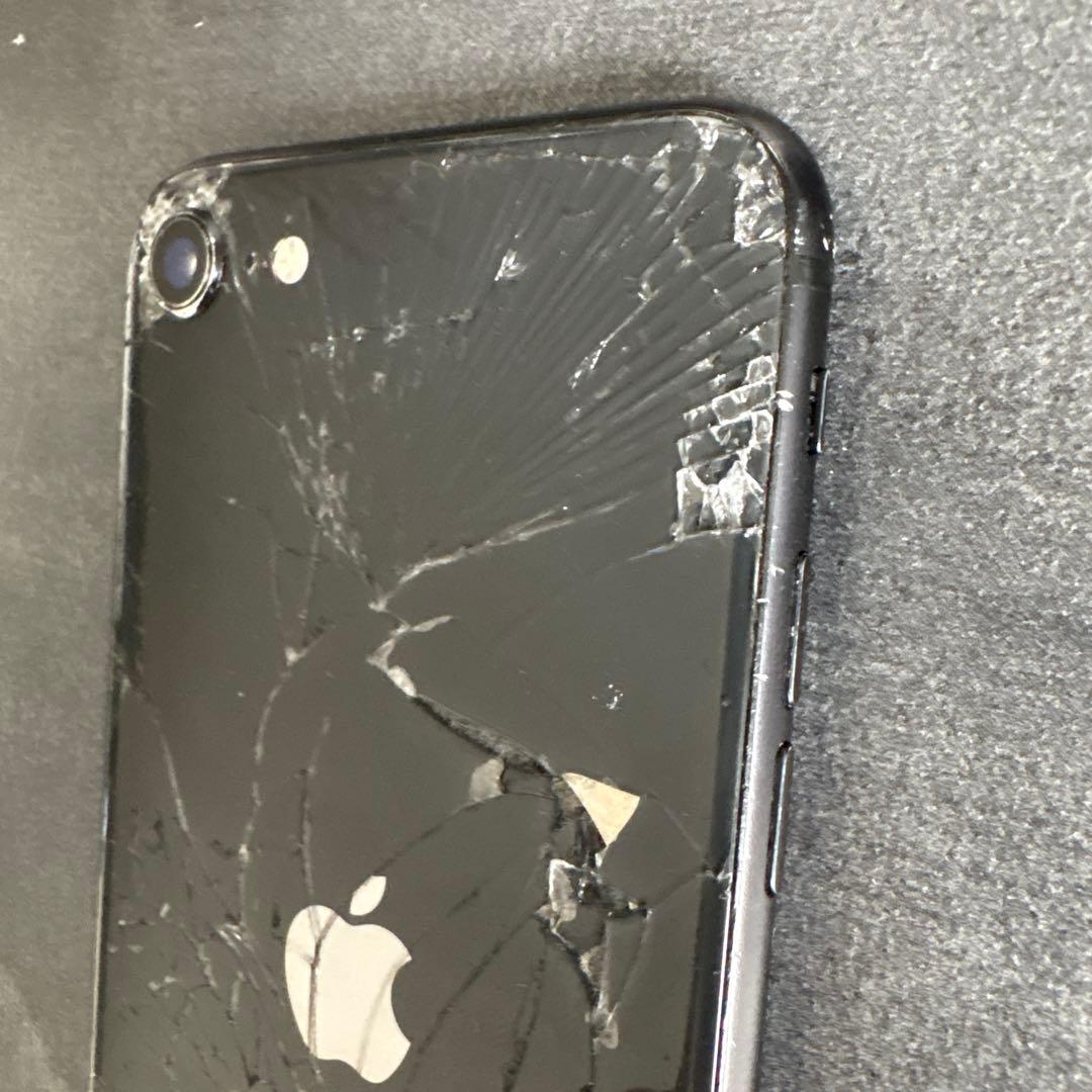 iPhone SE 第二世代　ブラック 背面ひび割れあり　SIMフリー