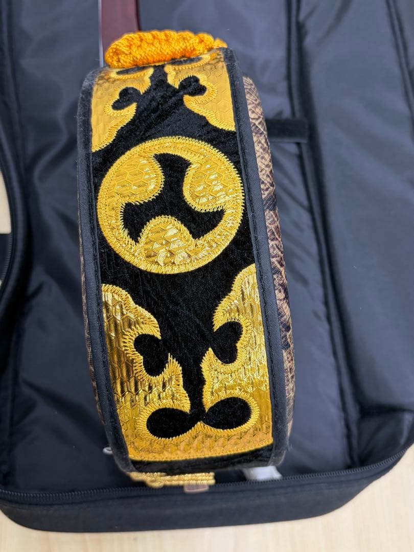 美品 沖縄三線 蛇皮 人工皮 弦楽器 和楽器 三味線 初心者 入門セット付き