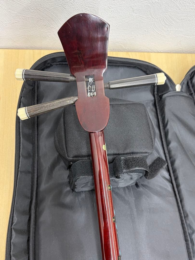 美品 沖縄三線 蛇皮 人工皮 弦楽器 和楽器 三味線 初心者 入門セット付き