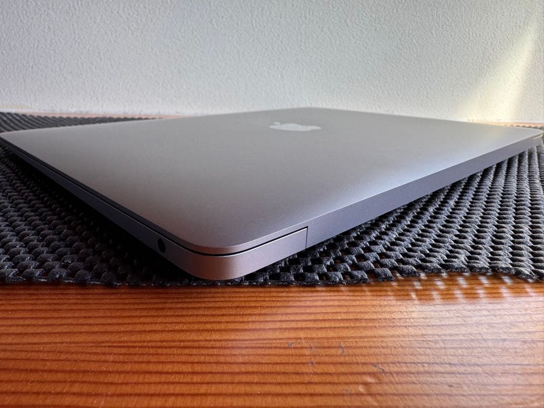 M1 MacBook Air 8GB 【キーボード不良タッチパッド不良】