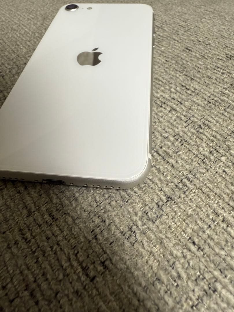 Apple iPhone SE (第2世代) ホワイト　SIMロックフリー