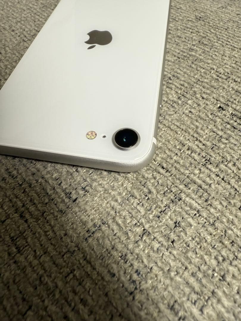 Apple iPhone SE (第2世代) ホワイト　SIMロックフリー