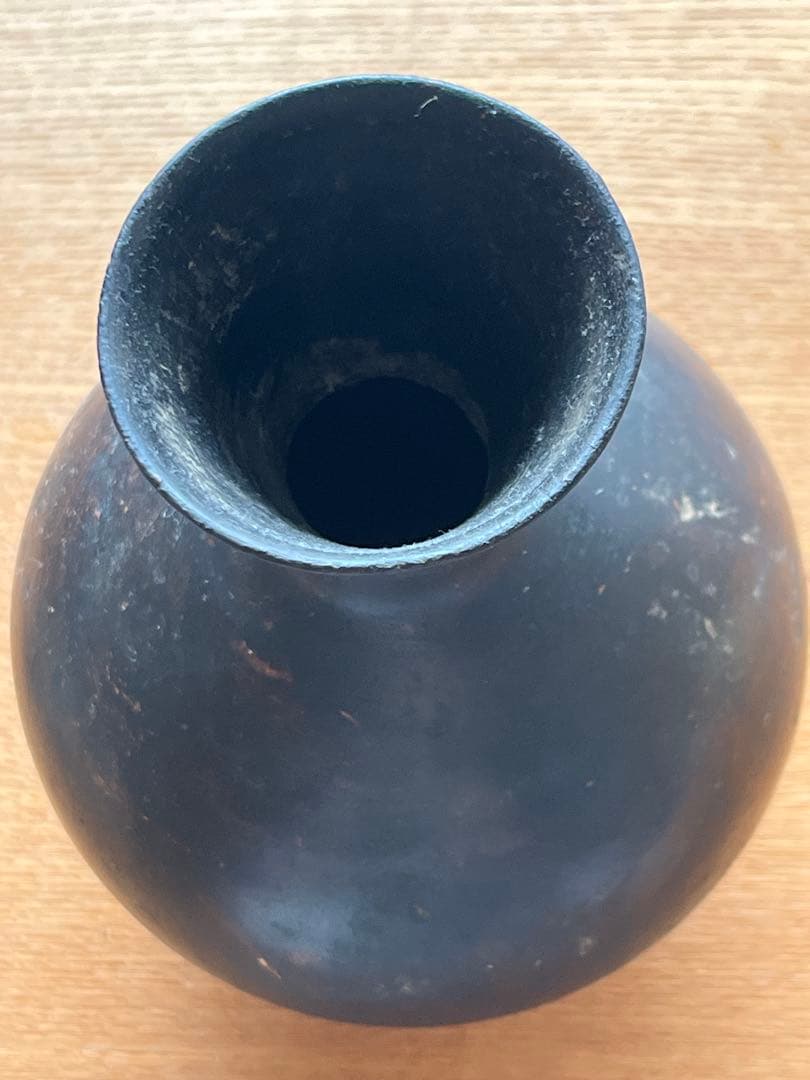 安齋賢太　花器　黒　高さ18cm