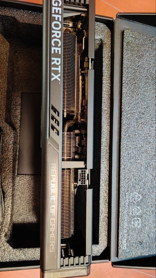 【極美品】ROG Strix RTX 4070 Super OCEdition