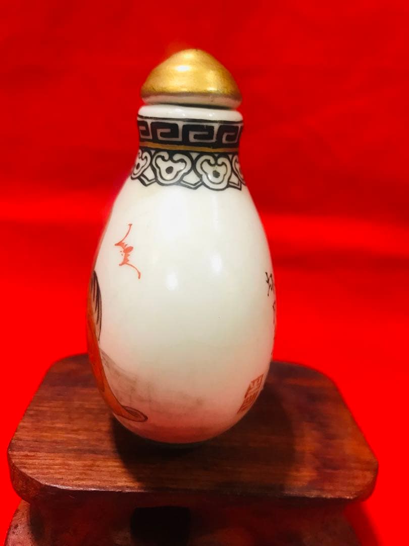 中国 景德鎮 陶磁鼻煙壺 手絵 「伏虎羅漢」