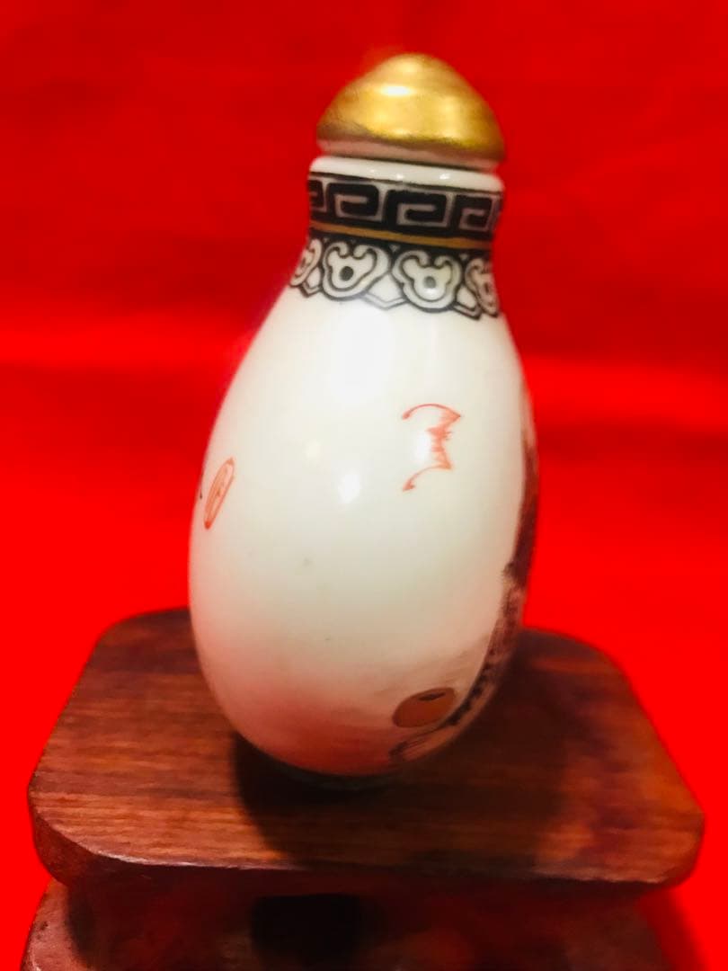 中国 景德鎮 陶磁鼻煙壺 手絵 「伏虎羅漢」