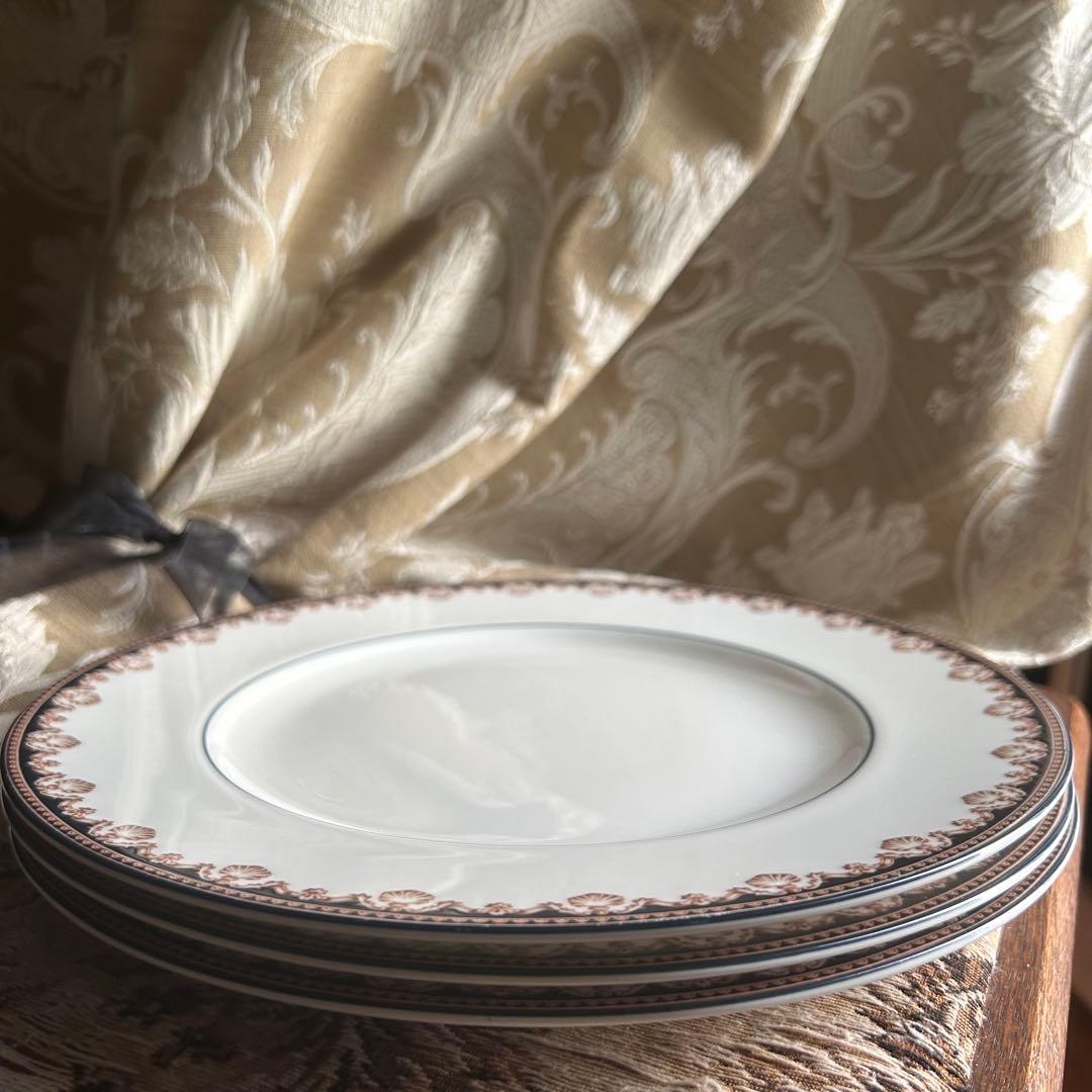 英国製  Medici 英国の気品溢れる 貝殻ディナー皿