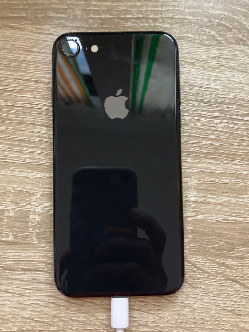 使えるiPhone 8とiPhone6か7だと思うジャンク品のセット