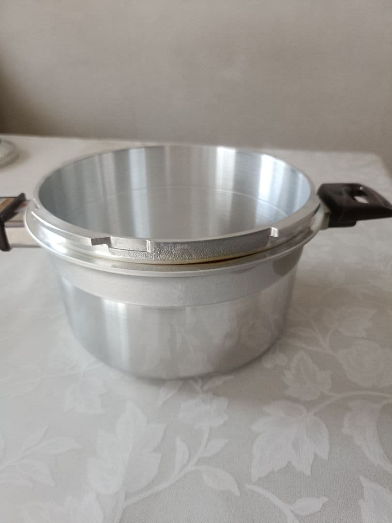 未使用品　北陸アルミニウム　圧力鍋4.5L