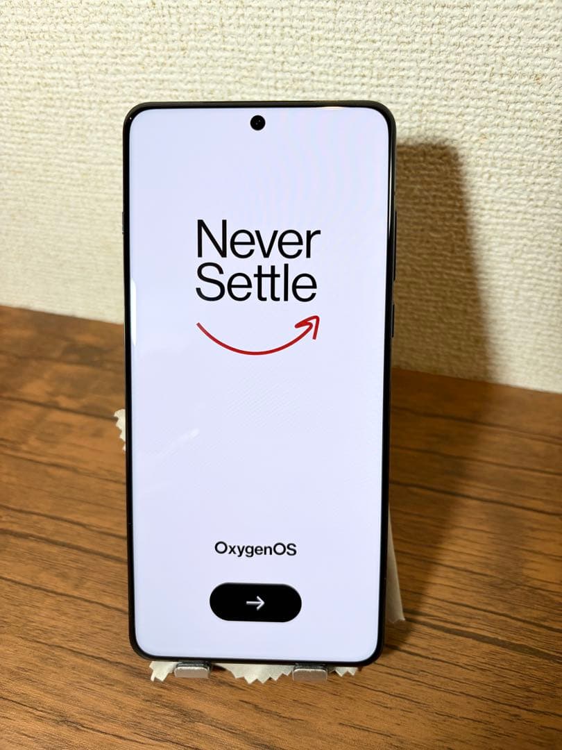 美品 OnePlus 13 グローバル版 12GB/256GB 充電器・ケース付