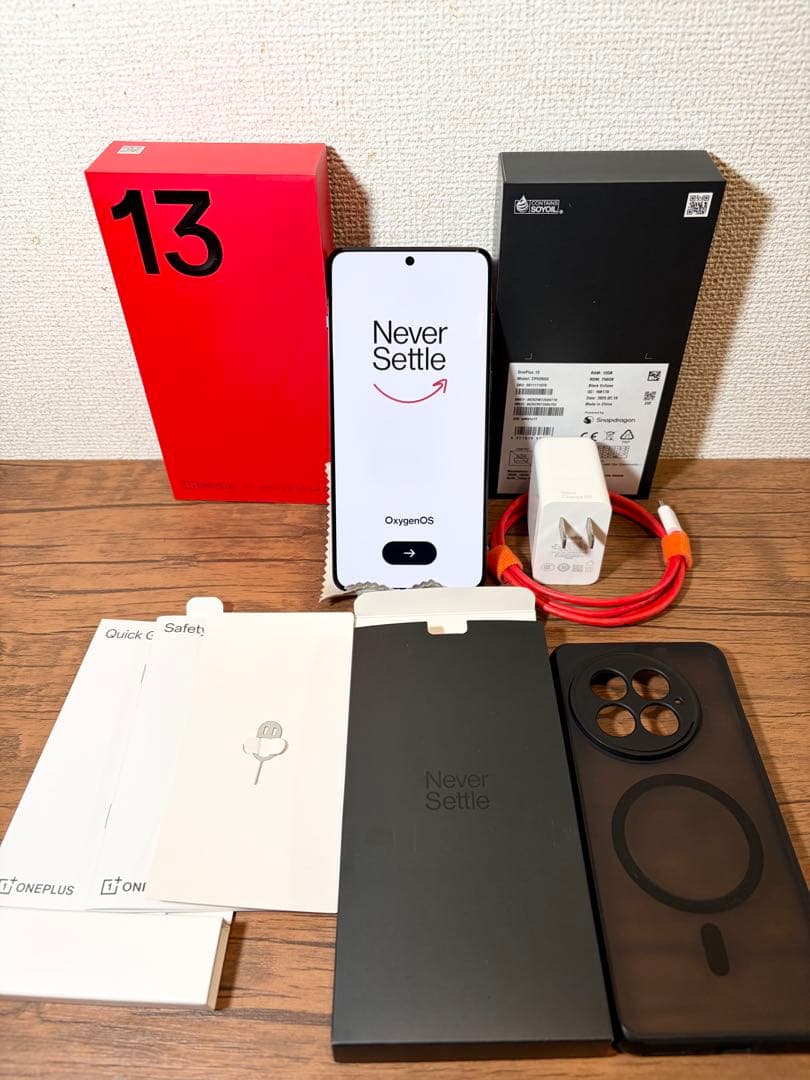 美品 OnePlus 13 グローバル版 12GB/256GB 充電器・ケース付