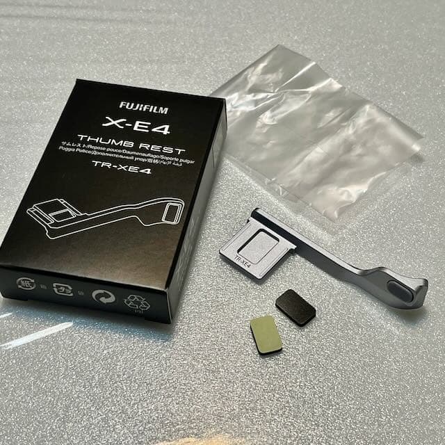 【美品】富士フイルム　X-E4専用サムレスト　シルバー　TR-XE4
