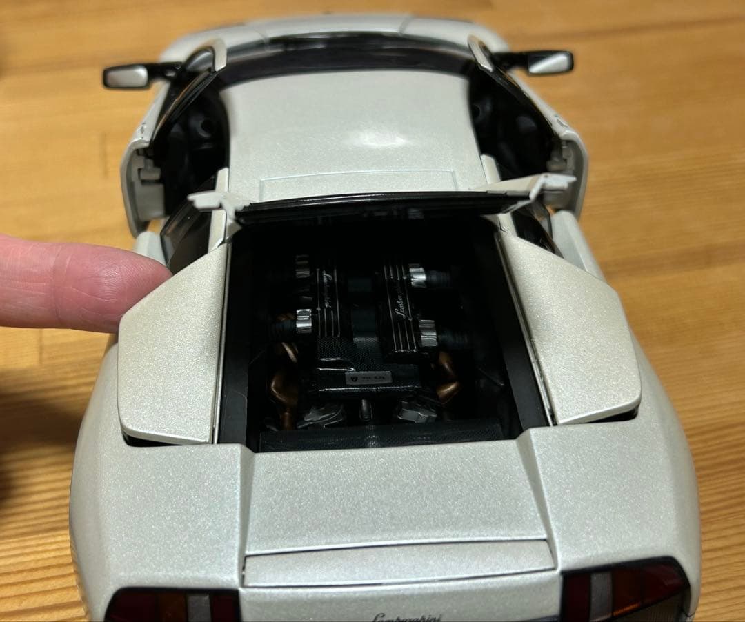 オートアート　1/18 ランボルギーニ ムルシエラゴ 白
