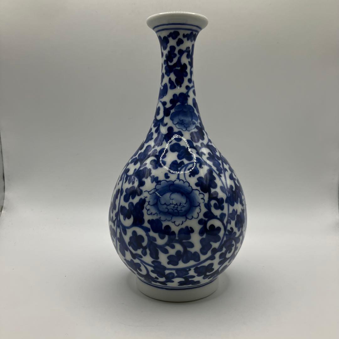 1 乾隆年製　磁器花瓶　青花 染付