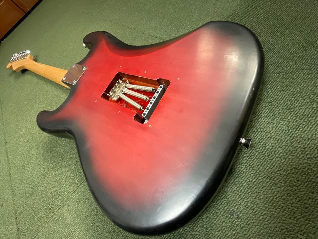 ストラト　タイプ　艶消しボディ