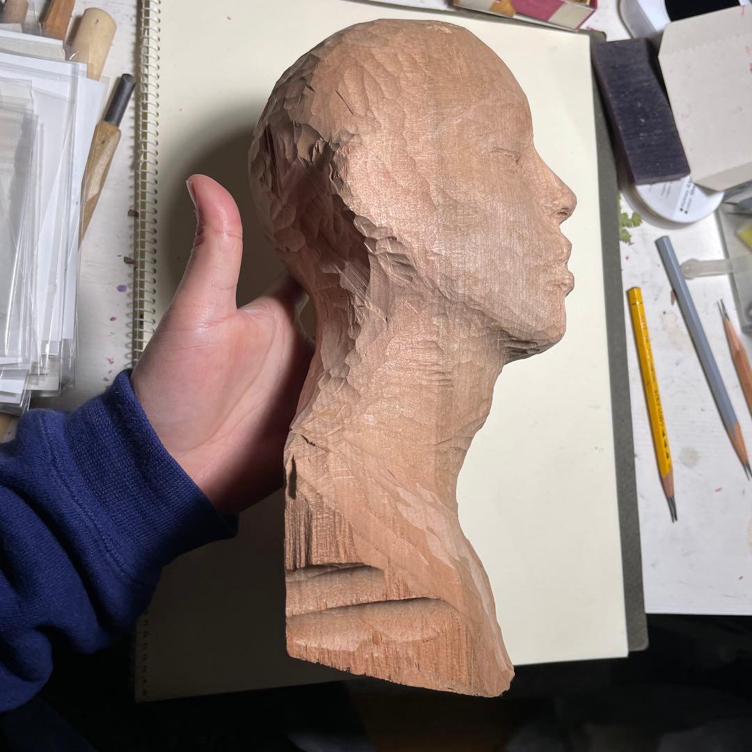 手彫り木製人間頭部彫刻