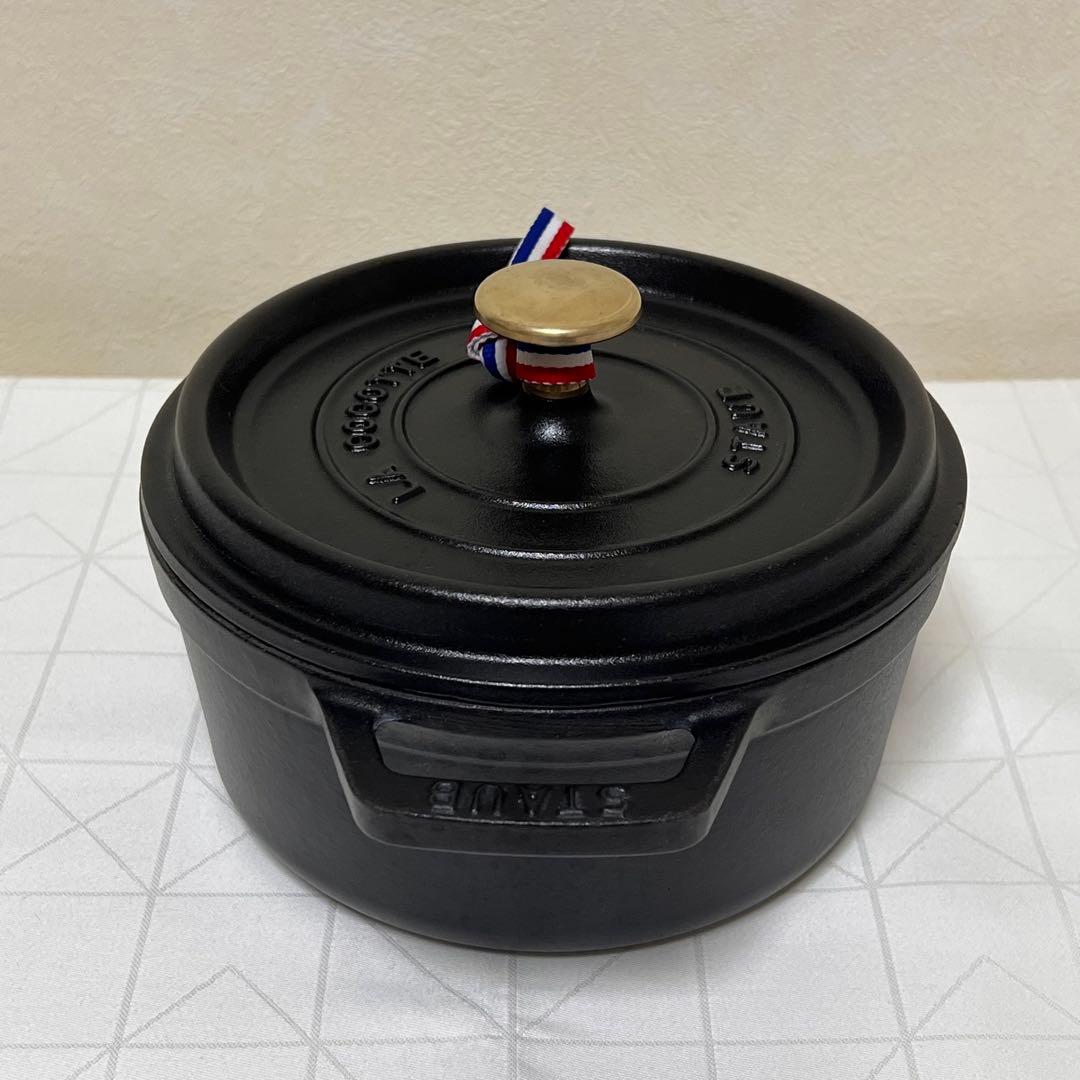 Staub ココットラウンド18cm ブラック真鍮ノブ【訳あり特価品】