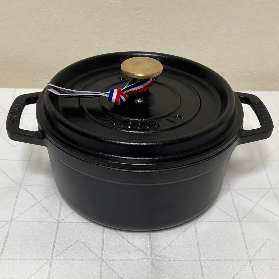 Staub ココットラウンド18cm ブラック真鍮ノブ【訳あり特価品】