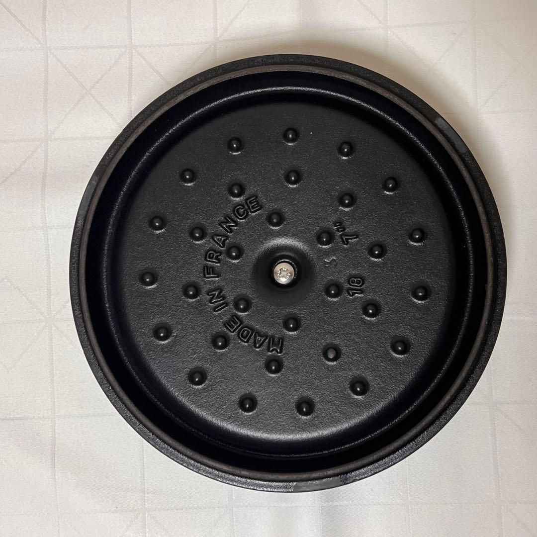 Staub ココットラウンド18cm ブラック真鍮ノブ【訳あり特価品】