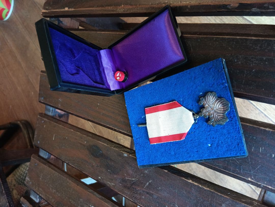 【希少】勲八等白色桐葉章　盾　勲章