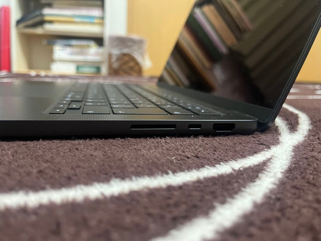 MacBook Pro M5 14インチ スペースブラック