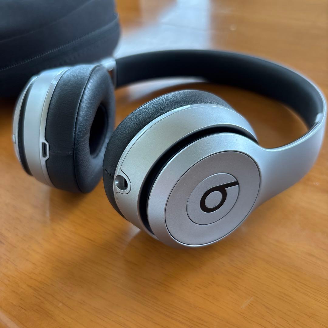 ヘッドホン beats solo2 wireless