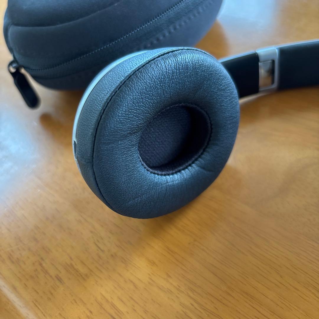 ヘッドホン beats solo2 wireless
